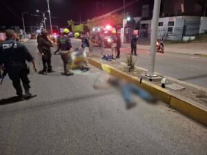 Choque de motocicletas deja dos muertos