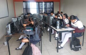 Reanudan clases con normalidad en Michoacán