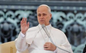 Pide Papá Leon XIV contener a “sembradores de odio” que llevan el mundo a “la barbarie”