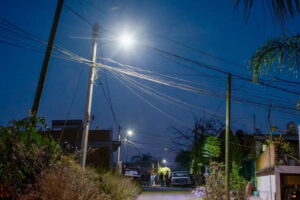 Continúan mejorando alumbrado público de La Piedad