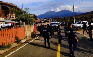 grupo armado ataca a policías en Carapan; hay dos oficiales lesionados