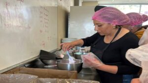 Imparte UNIVA curso de decoración de cupcakes en Vista Hermosa