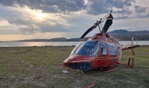 Helicóptero se desploma sobre presa en Zitacuaro