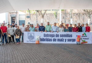 Reciben campesinos de La Piedad semilla híbrida de maíz y sorgo