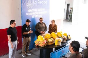Recibe Bomberos de Yurécuaro dotación de equipo de La Piedad