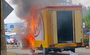 Comuneros de Acachuen elevan nivel de protesta