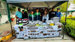 Estudiantes del CBTa 105 exhiben talento e innovación en Feria de Emprendimiento
