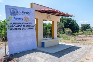 Instalan descanso peatonal en sendero del río Lerma en La Piedad