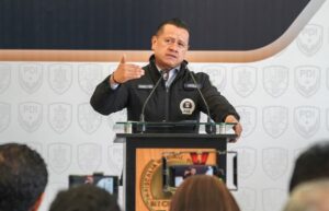 Torres Piña, pide licencia como Fiscal de Michoacán.
