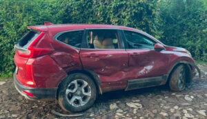 Operativo en colonia Chicharrón tras reporte de balacera; aseguran tres vehículos abandonados