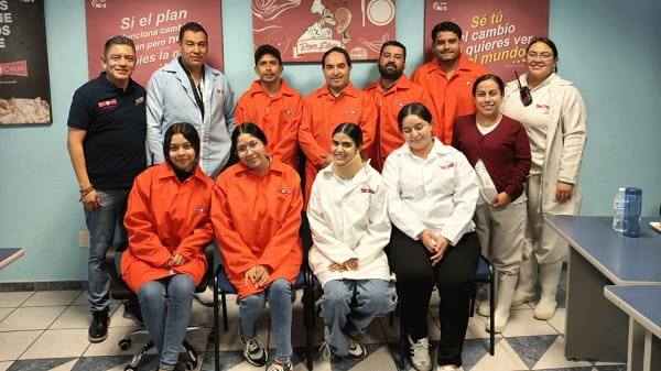 UNIVA La Piedad fortalece la formación en Agronegocios con visita académica a industria de cárnicos