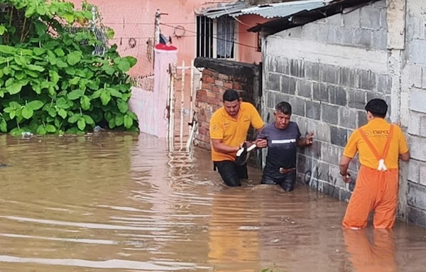 Lluvias provocan inundaciones y deslaves en distintos puntos de Los Reyes