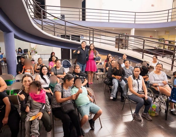 Entregan becas económicas a niñas y niños con discapacidad motriz en La Piedad